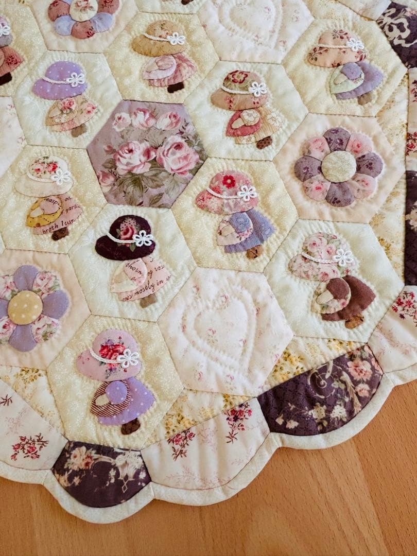 ハンドメイド♪スーちゃんとドレスデン♪のキルト　パッチワークタペストリー