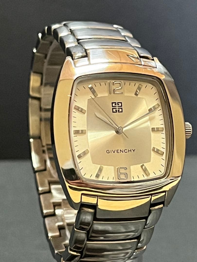 ★奇跡的美品！ジバンシイ PB.17.IVメンズ腕時計 動作良好　バングル