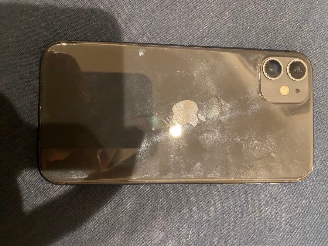 iPhone 11 本体 画面ひび割れあり