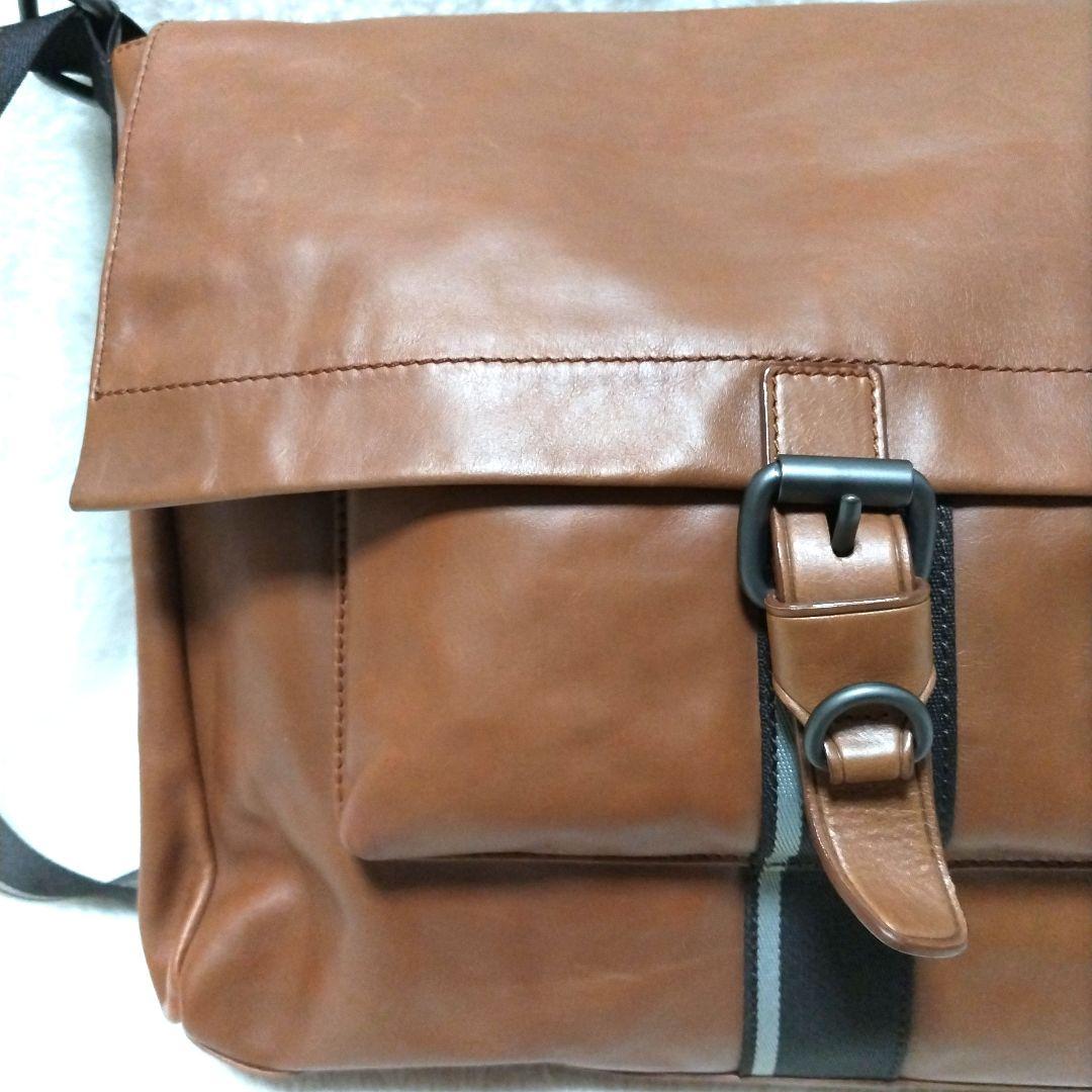 【激レア】BOSS ヒューゴボス カウスキン レザー ロゴ メッセンジャーバッグ