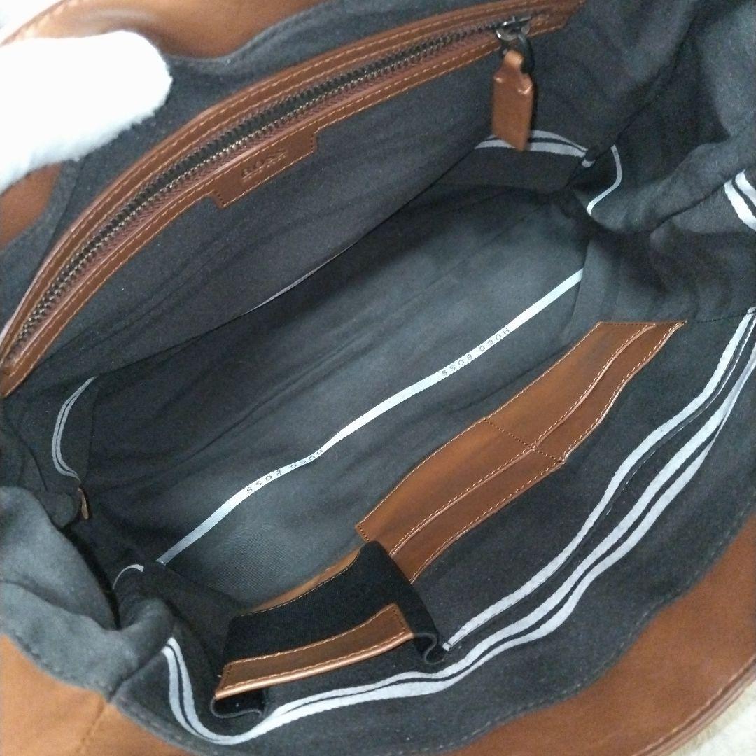 【激レア】BOSS ヒューゴボス カウスキン レザー ロゴ メッセンジャーバッグ