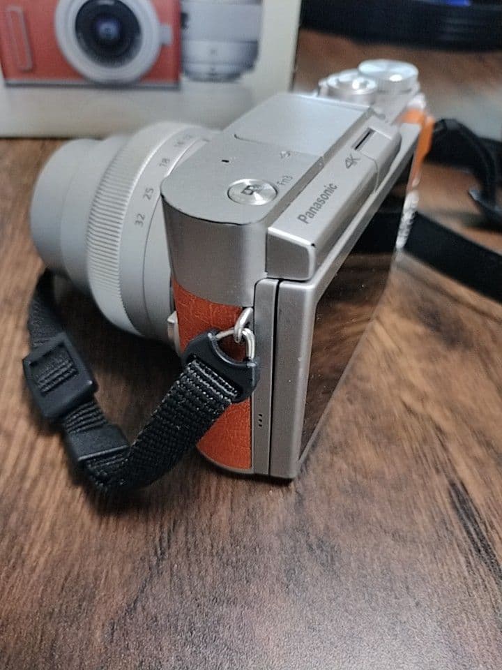 デジタルカメラ Panasonic LUMIX G DC-GF10W 4K