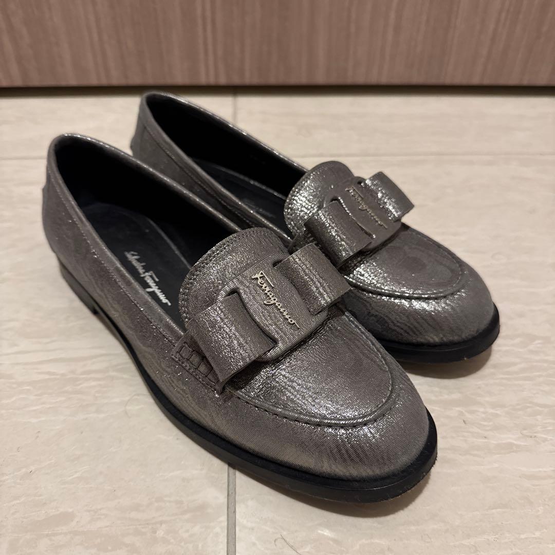 【美品レア】Ferragamo モカシン/ローファー リボン シルバー 25.5