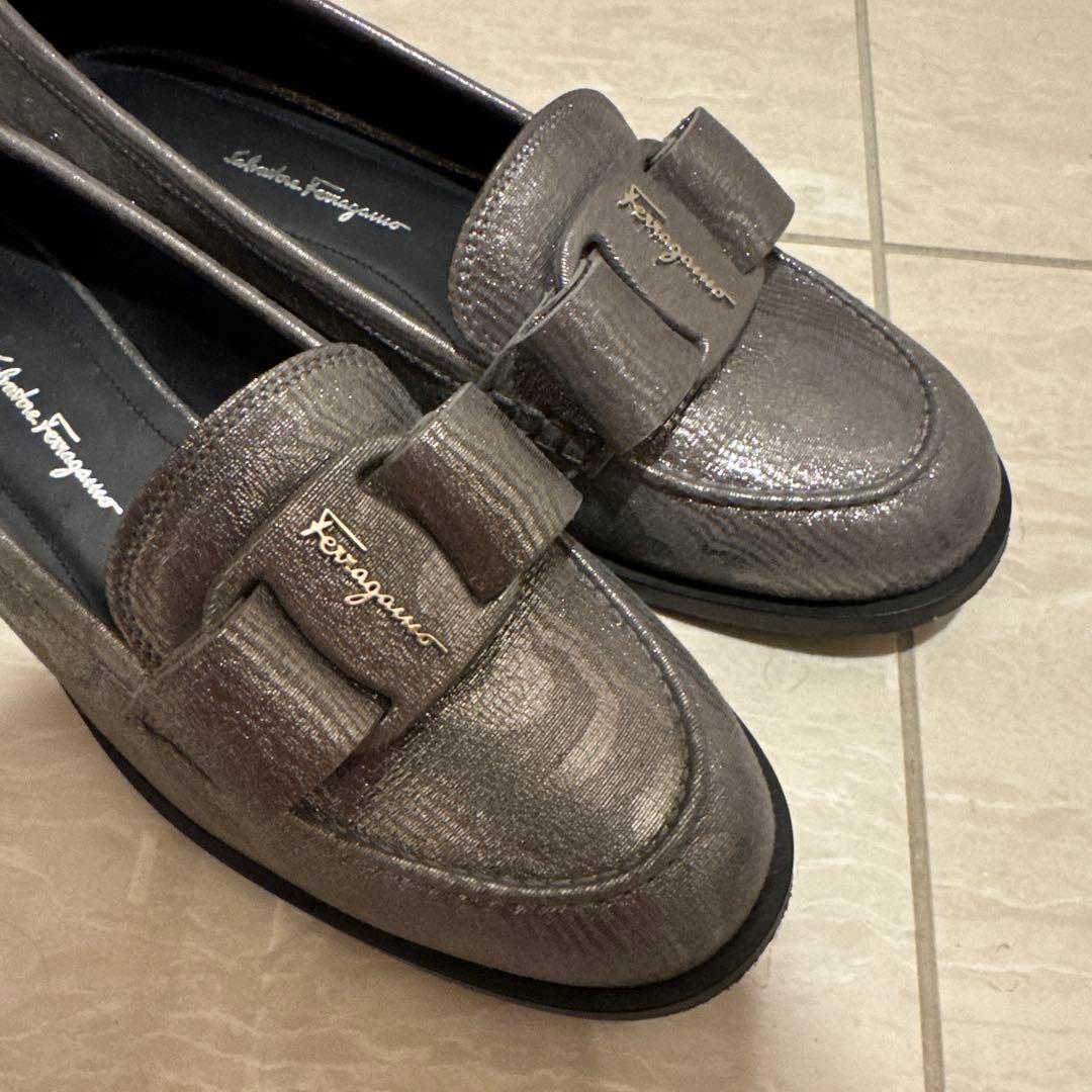 【美品レア】Ferragamo モカシン/ローファー リボン シルバー 25.5
