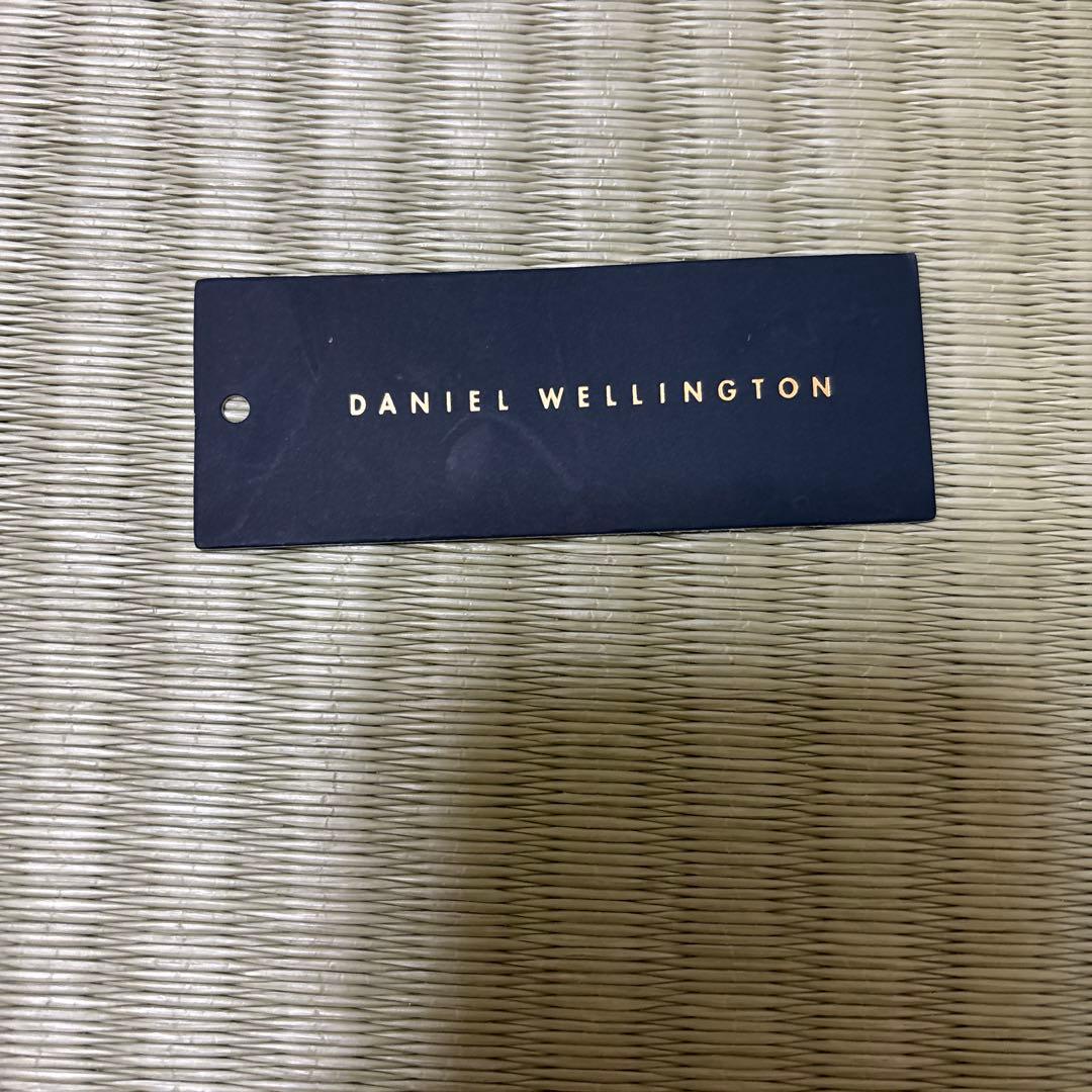 ひ*げ様 【新品未使用】ダニエルウェリントン 黒ダウンジャケット　L【定価495