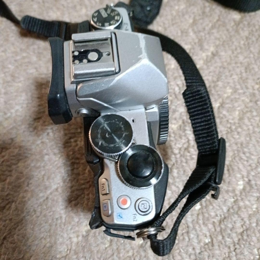 OLYMPUS OM-D E-M10 レンズなし 傷だらけ