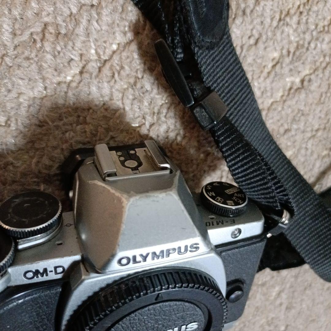 OLYMPUS OM-D E-M10 レンズなし 傷だらけ