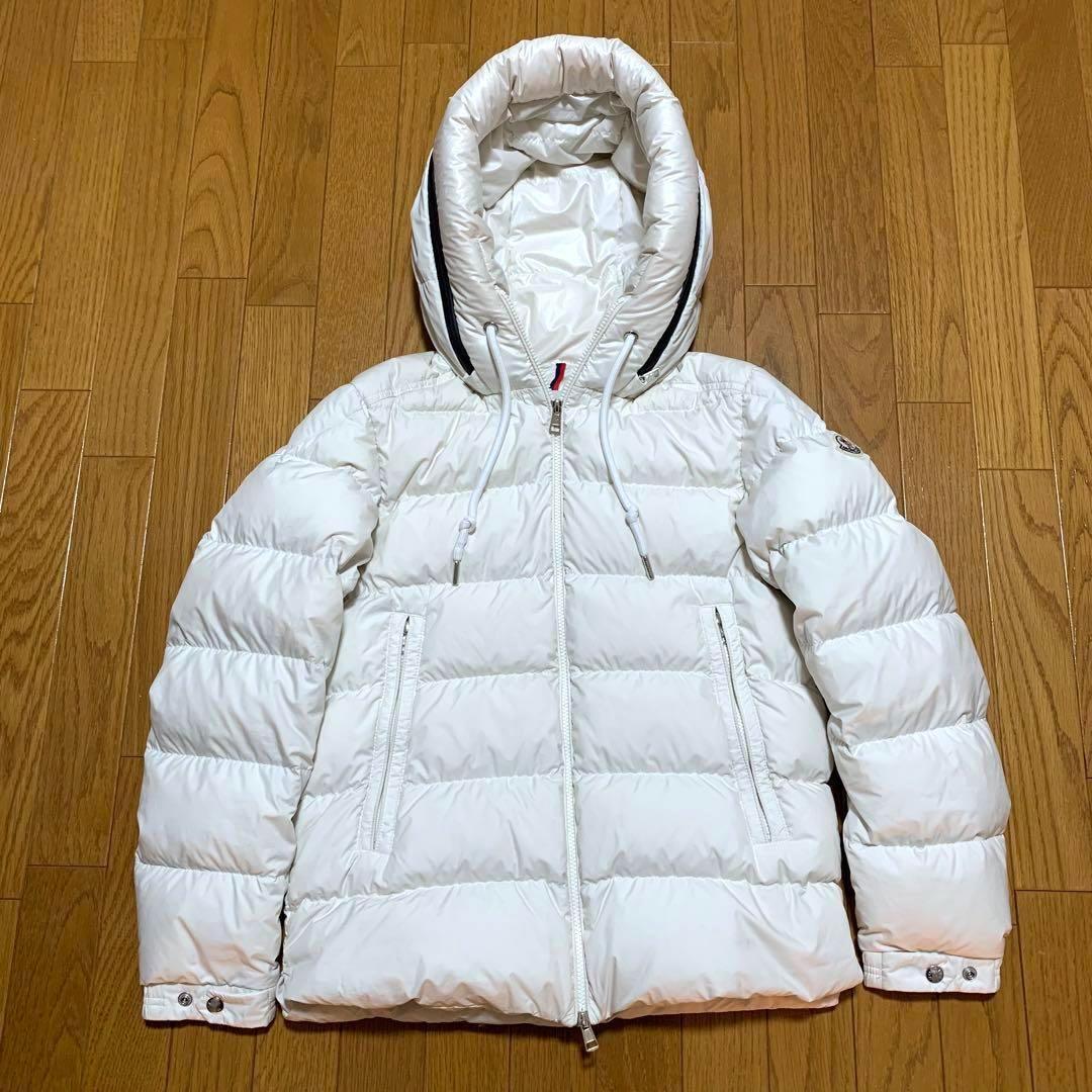 モンクレール ホワイトのフード付きダウンジャケット