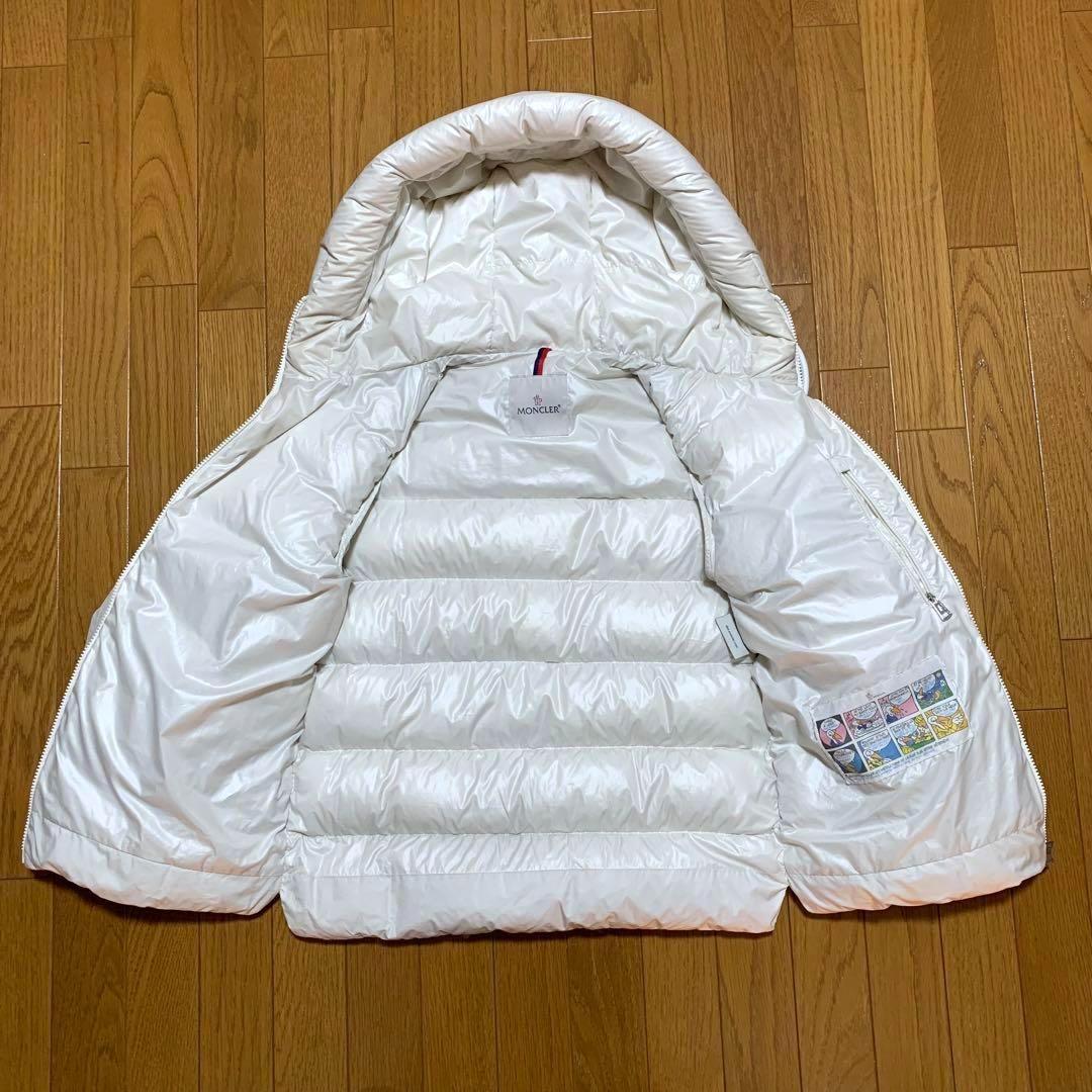 モンクレール ホワイトのフード付きダウンジャケット