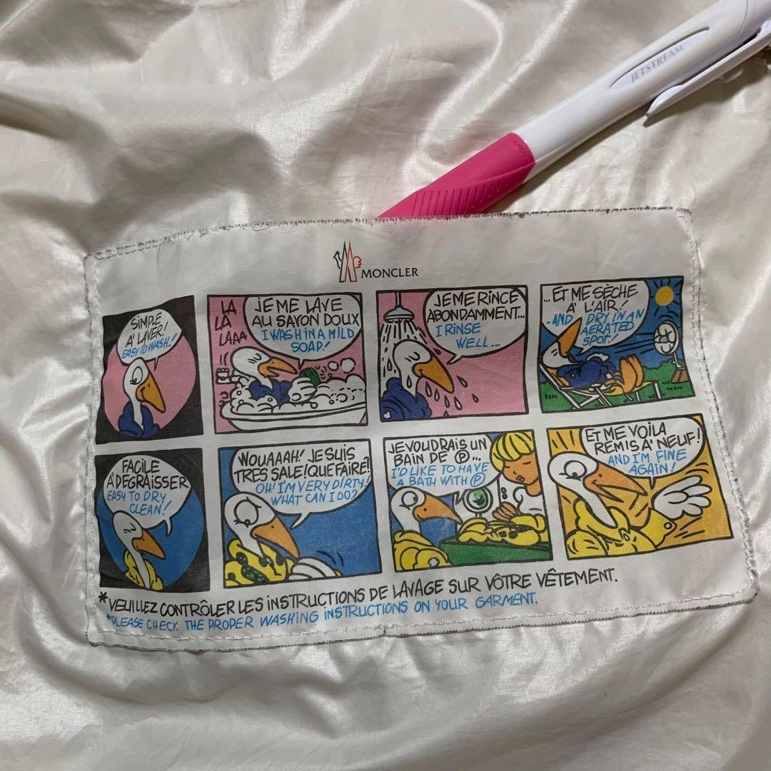 モンクレール ホワイトのフード付きダウンジャケット