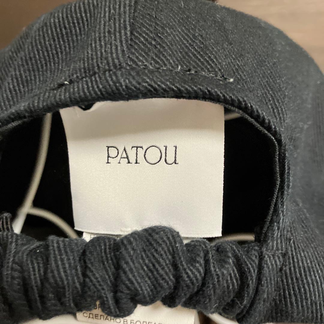 最安値PATOU(パトゥー) ユニセックスMサイズロゴ刺繍キャップ ブラック