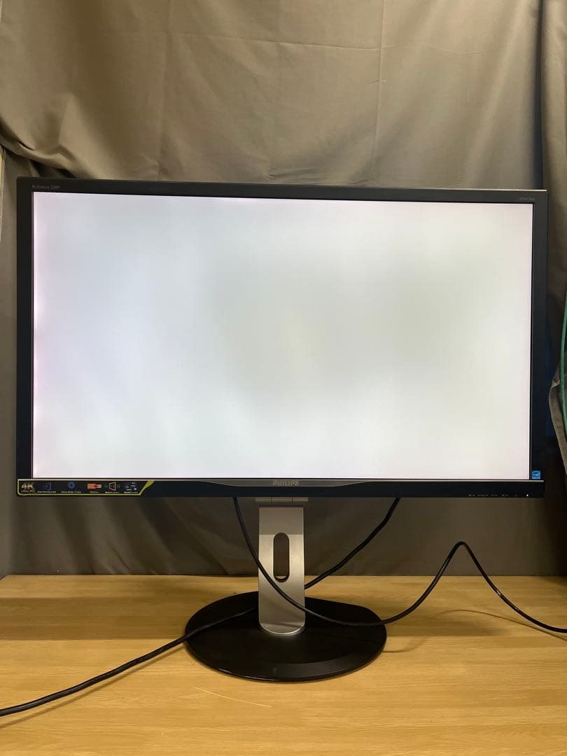 Philips 328P6V 32インチモニター　内蔵スピーカー　4K解像度