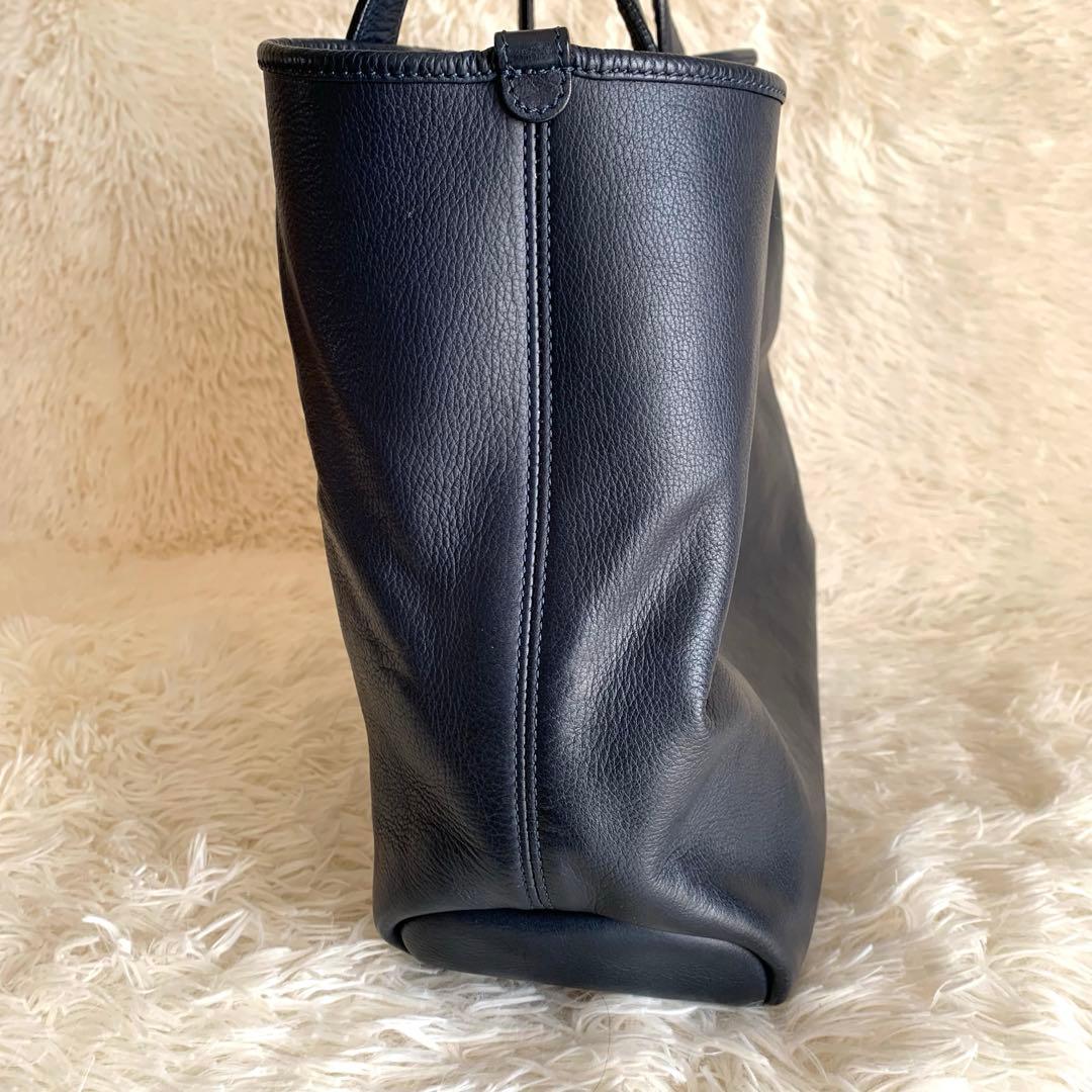 ジョルジオ アルマーニ トートバッグオールレザー ネイビー　ポーチ・チャーム付