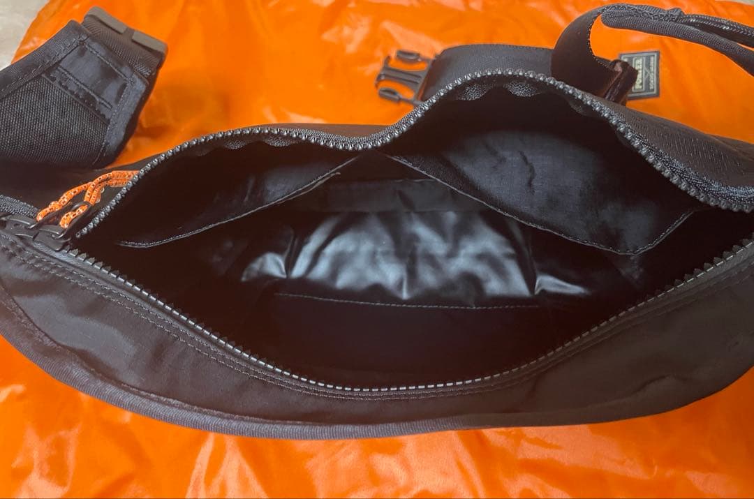 【美品】PORTER ポーター ボディバッグ ヘキサリア(S)682-17952