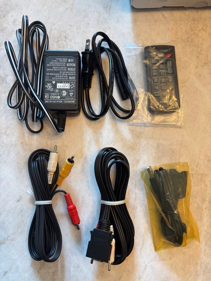 【美品】SONY HDR-CX560V ハンディカム ビデオカメラ シルバー