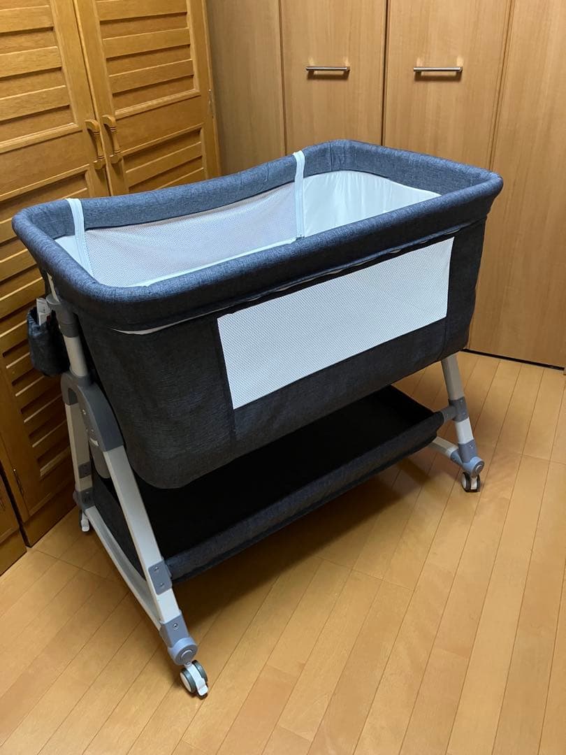Vinona ベビーベッド グレー キャスター付き