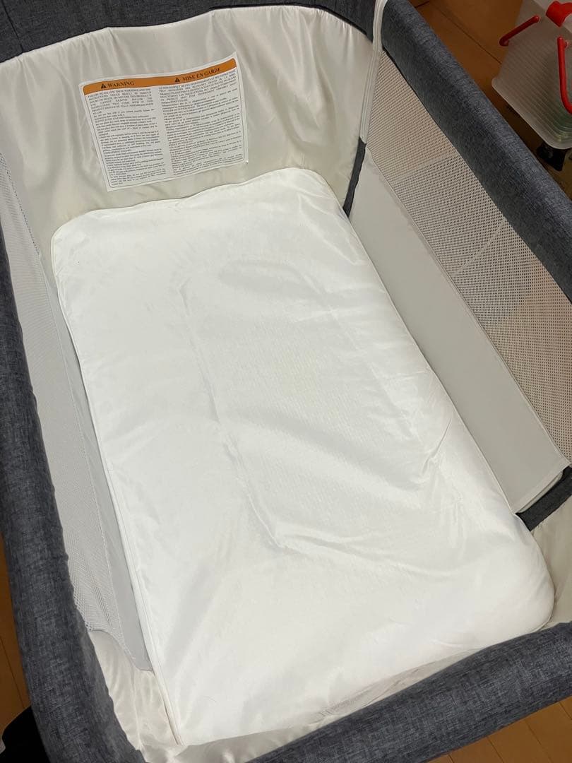 Vinona ベビーベッド グレー キャスター付き