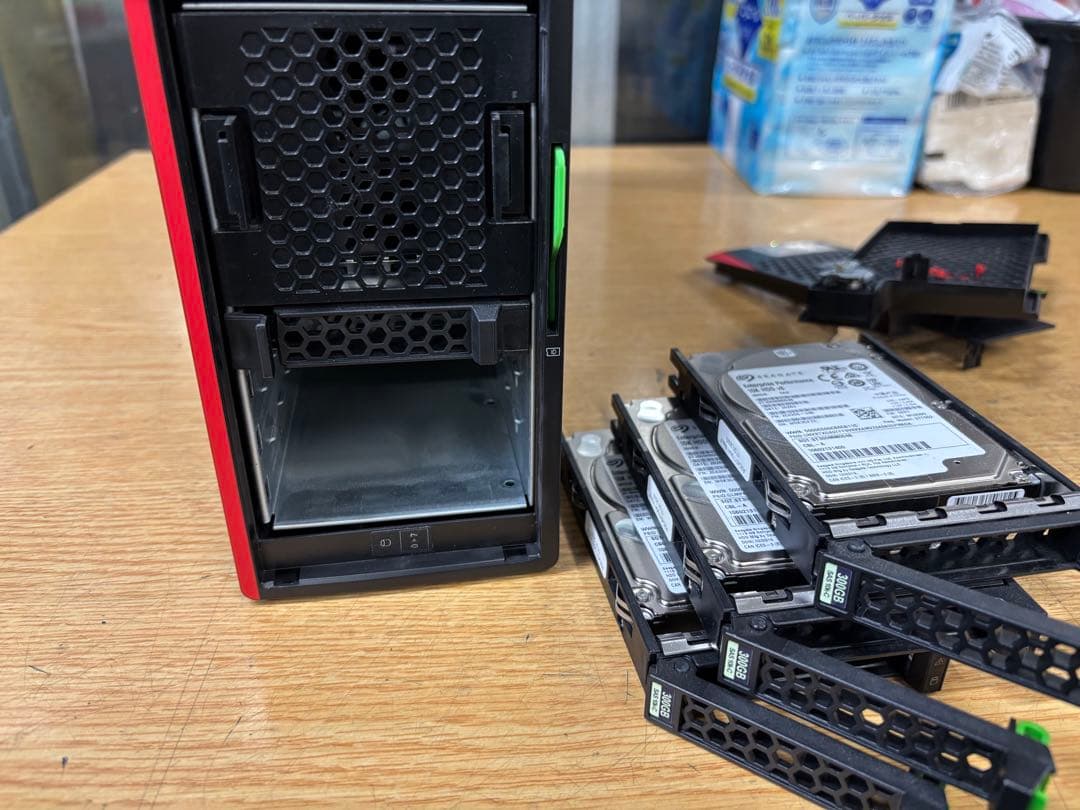 富士通コンパクトサーバー PRIMERGY TX1320 M4　ジャンク品