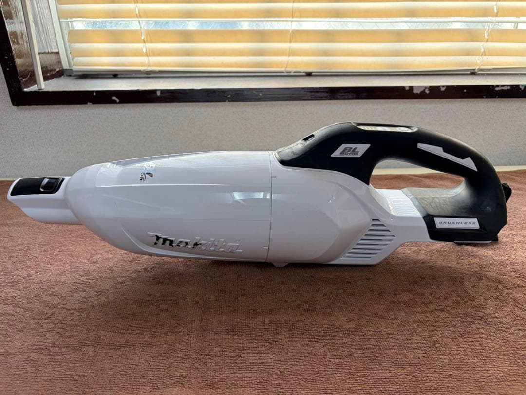 マキタ　充電式クリーナー　CL284FD