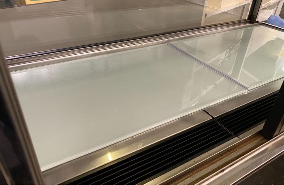 大型ショーケース冷蔵庫 シルバー 2段棚付き