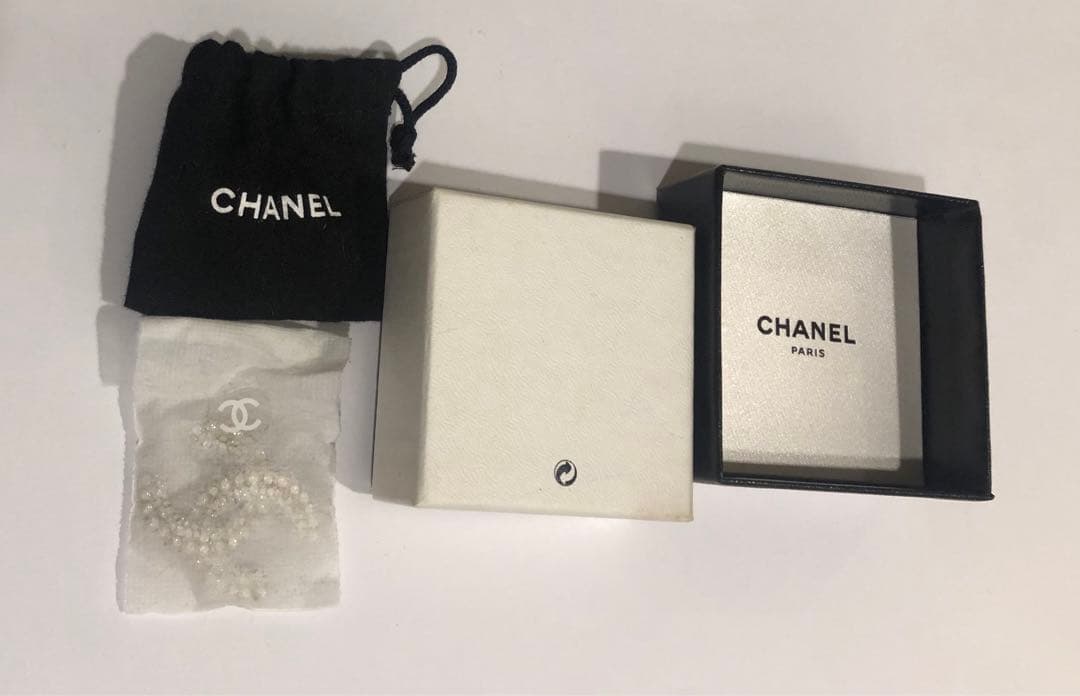 CHANEL CCロゴブローチ クリスタル装飾