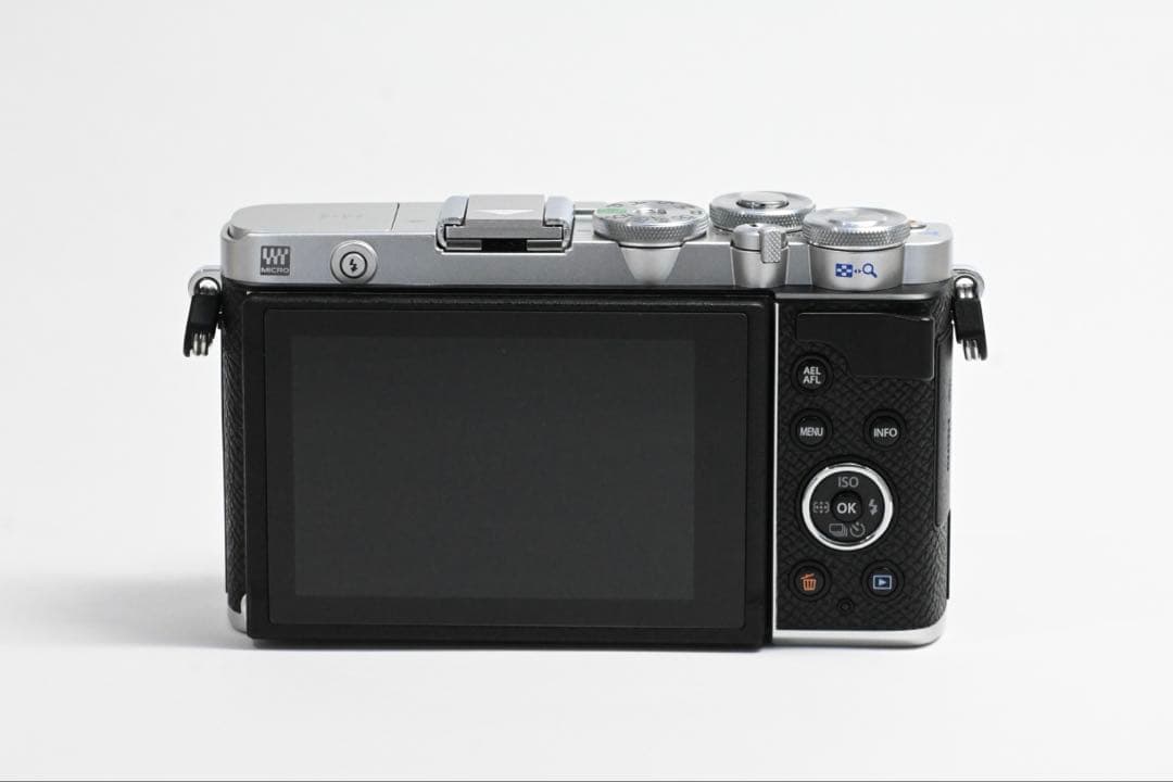 【新品同様】OM SYSTEM PEN E-P7 EZダブルズームキットブラック