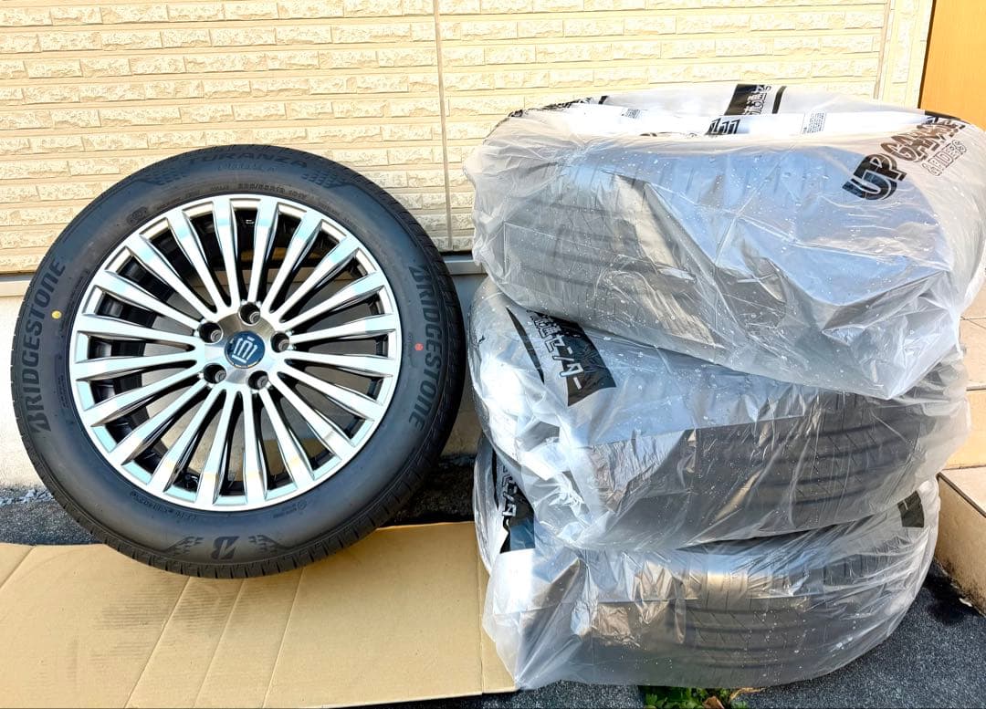 新品未装着未使用 新型クラウン 純正19インチ タイヤホイールセット 新車外し