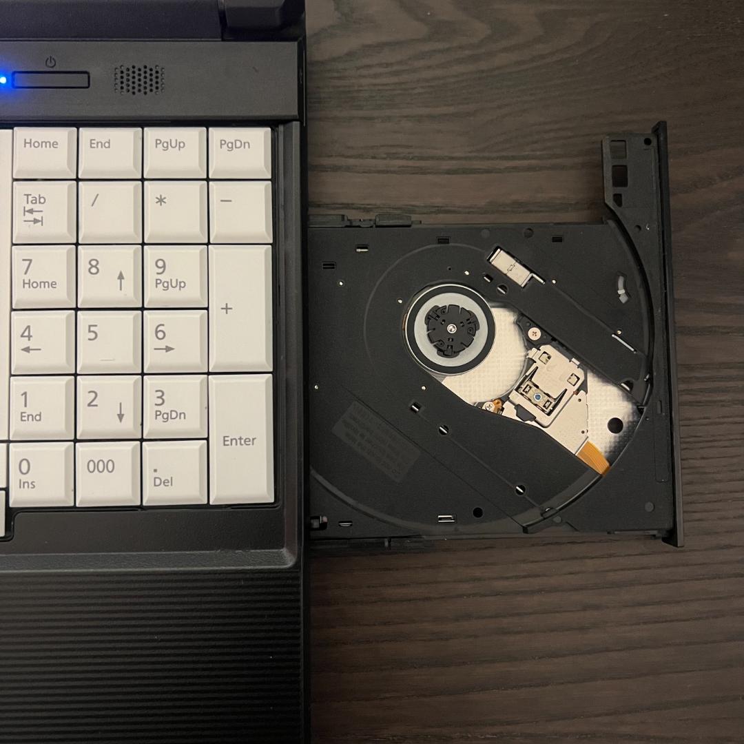 富士通 LIFEBOOK✨SSD256GB☆10世代Core i3☆メモリ8GB