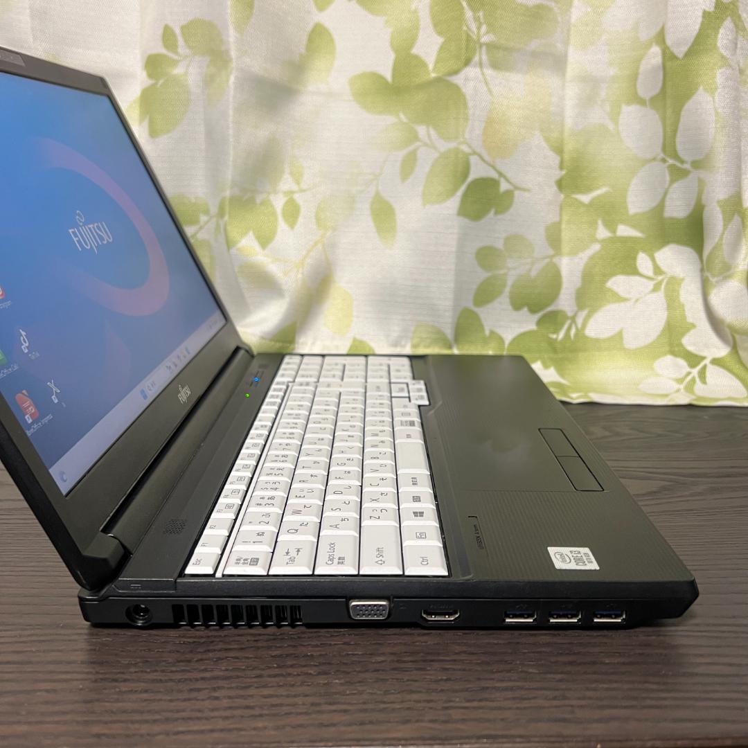 富士通 LIFEBOOK✨SSD256GB☆10世代Core i3☆メモリ8GB