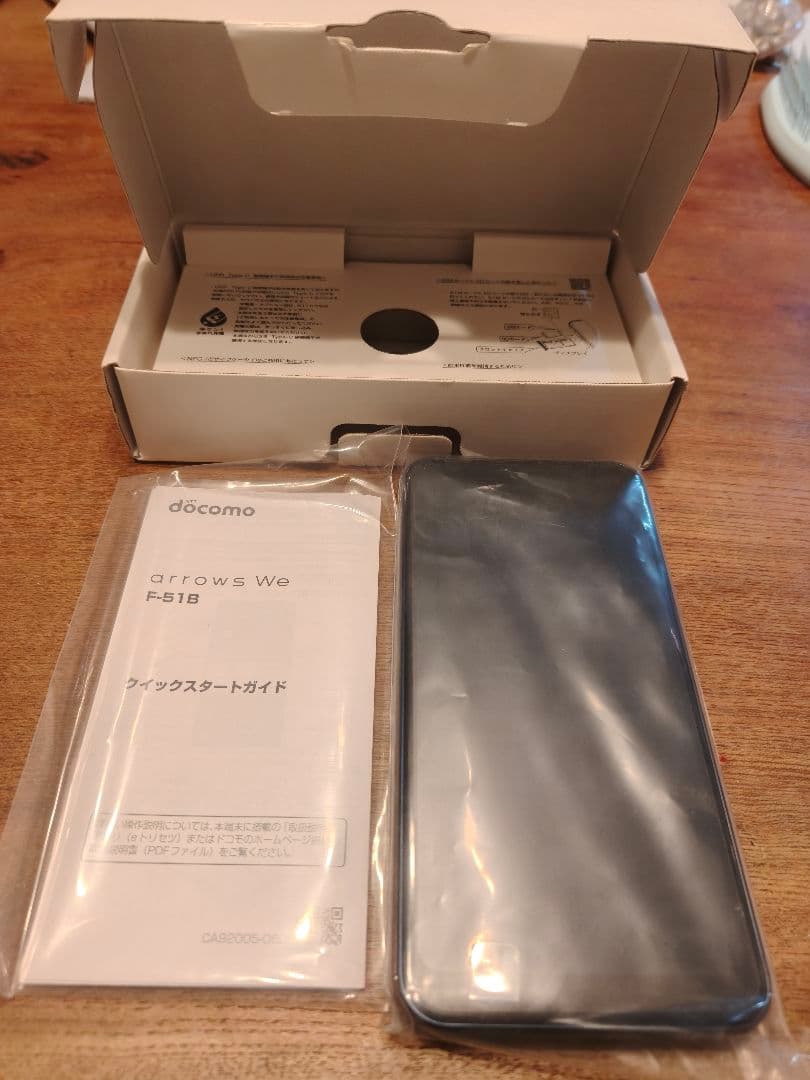 未使用 docomo arrows We (F-51B) ネイビー