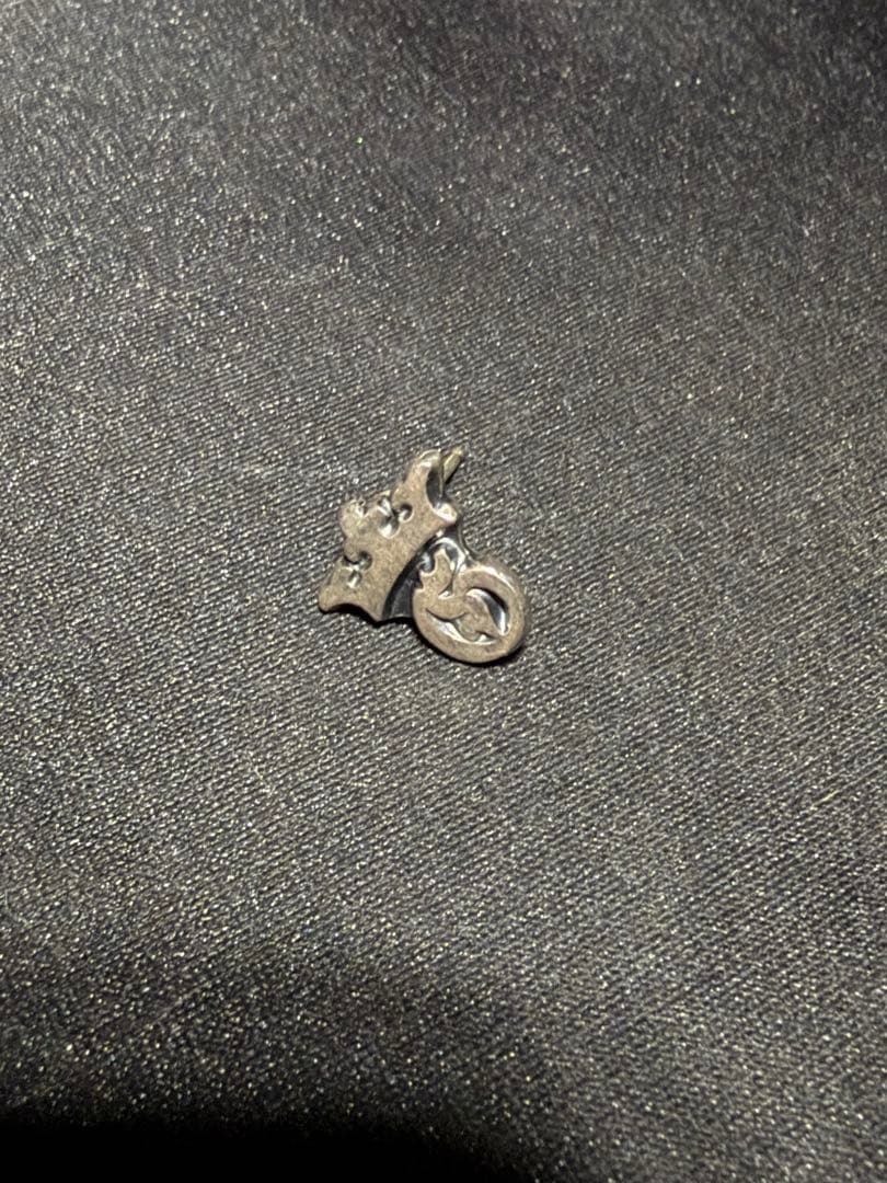 Gaboratory ガボール クラウン Gマーク ピアス