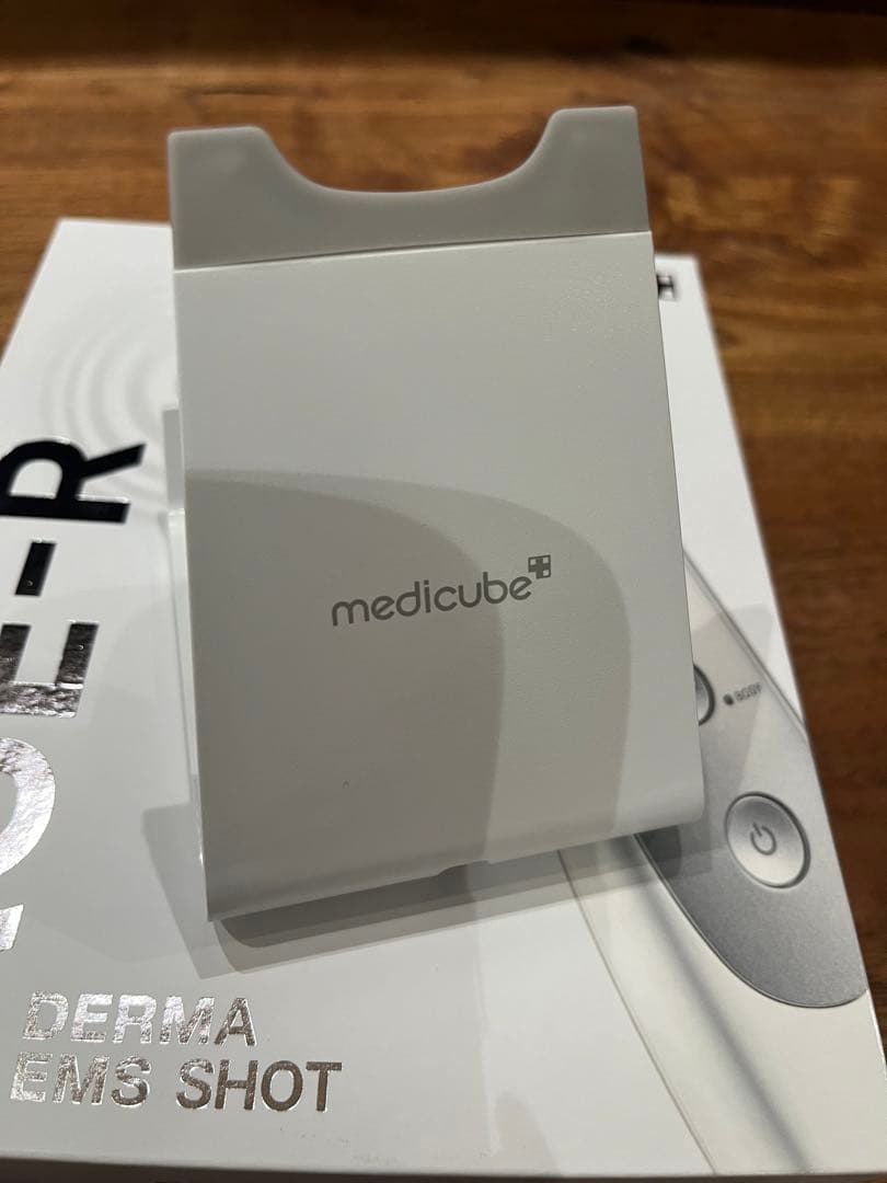 メディキューブ　美顔器2点＋ジェル2本セット