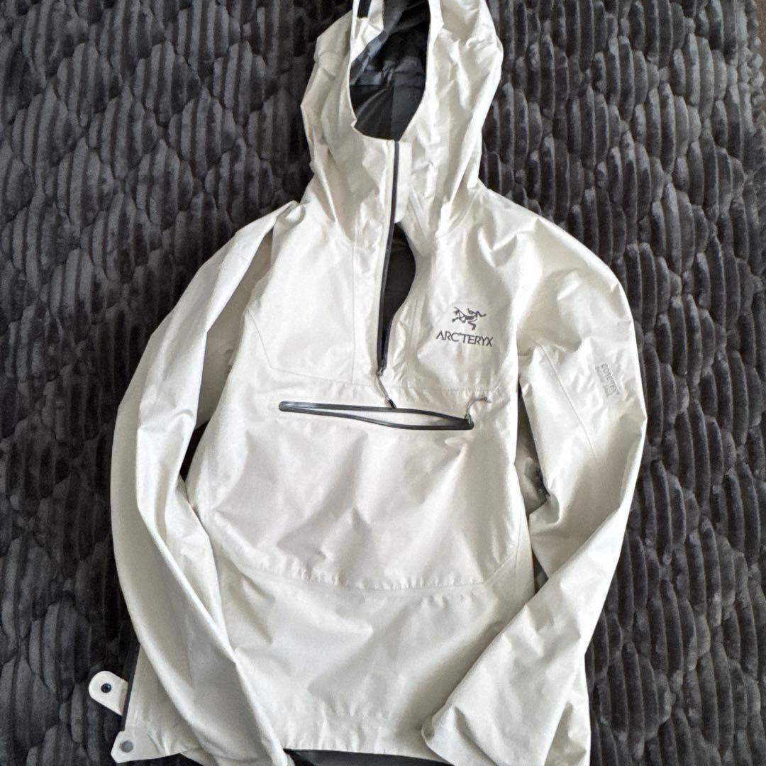 ARC'TERYX ホワイト プルオーバー ナイロンジャケット アノラック