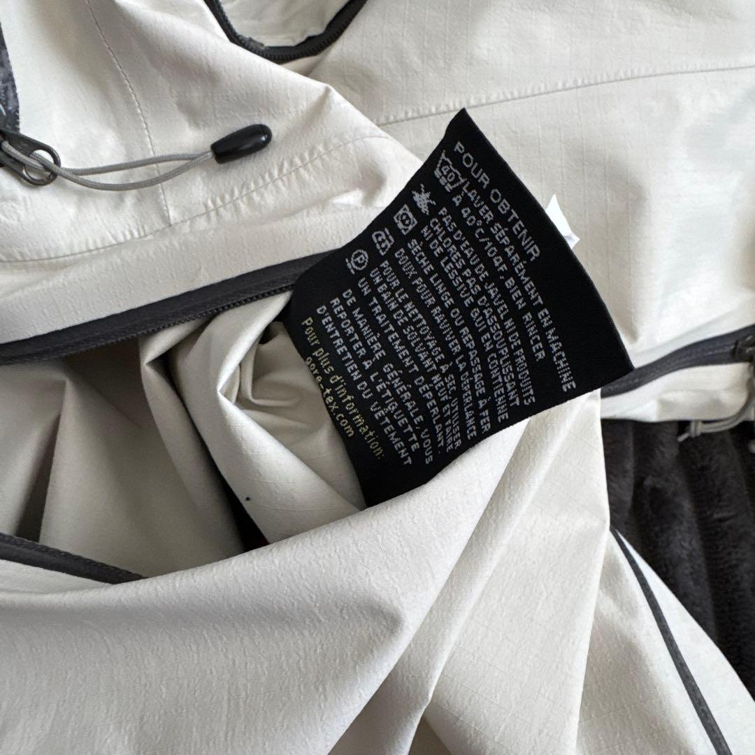 ARC'TERYX ホワイト プルオーバー ナイロンジャケット アノラック