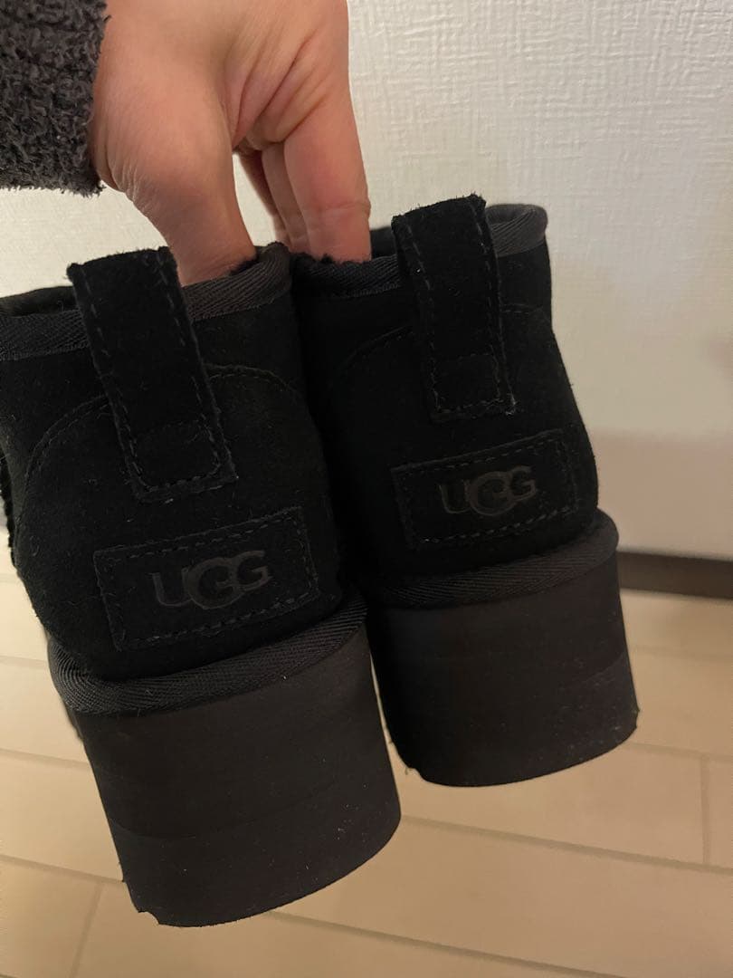 UGG Classic Ultra Mini Platform 黒２３cm