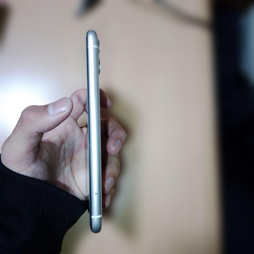 Apple iPhone 11ホワイト 本体