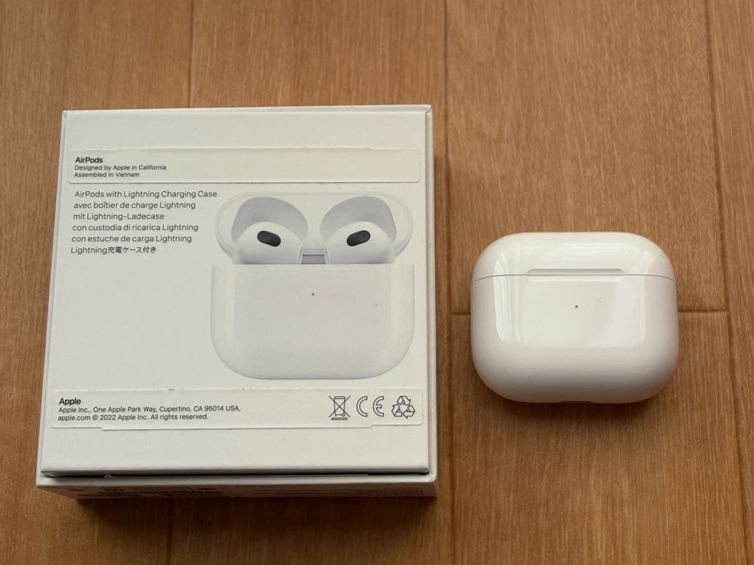 AirPods 本体 充電ケース付き 新品に近い