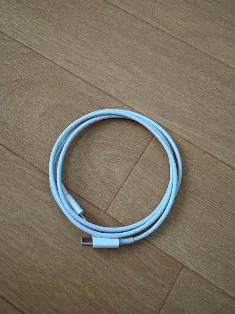 AirPods 本体 充電ケース付き 新品に近い