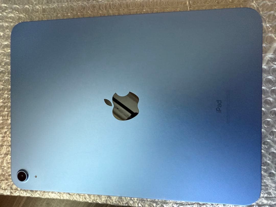 iPad第10世代64GB本体、ケース付き