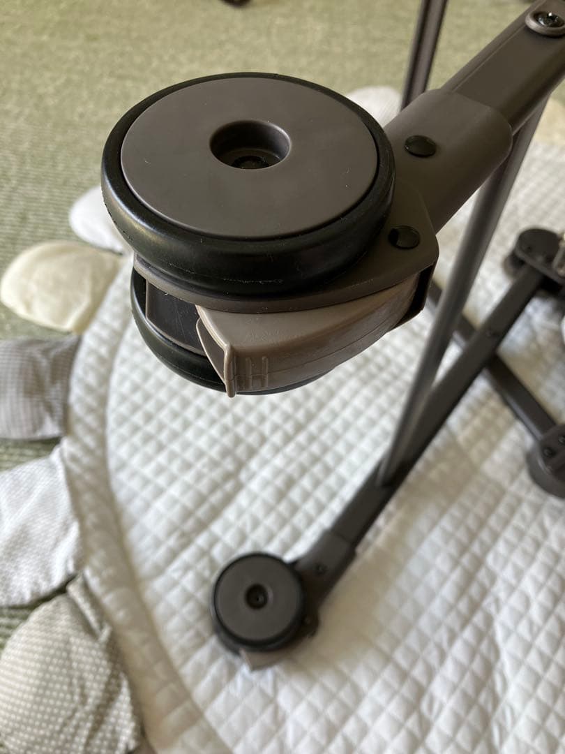 お値下げ！Combi ネムリラ手動スウィングベッド＆ハイローチェア　アカホン限定