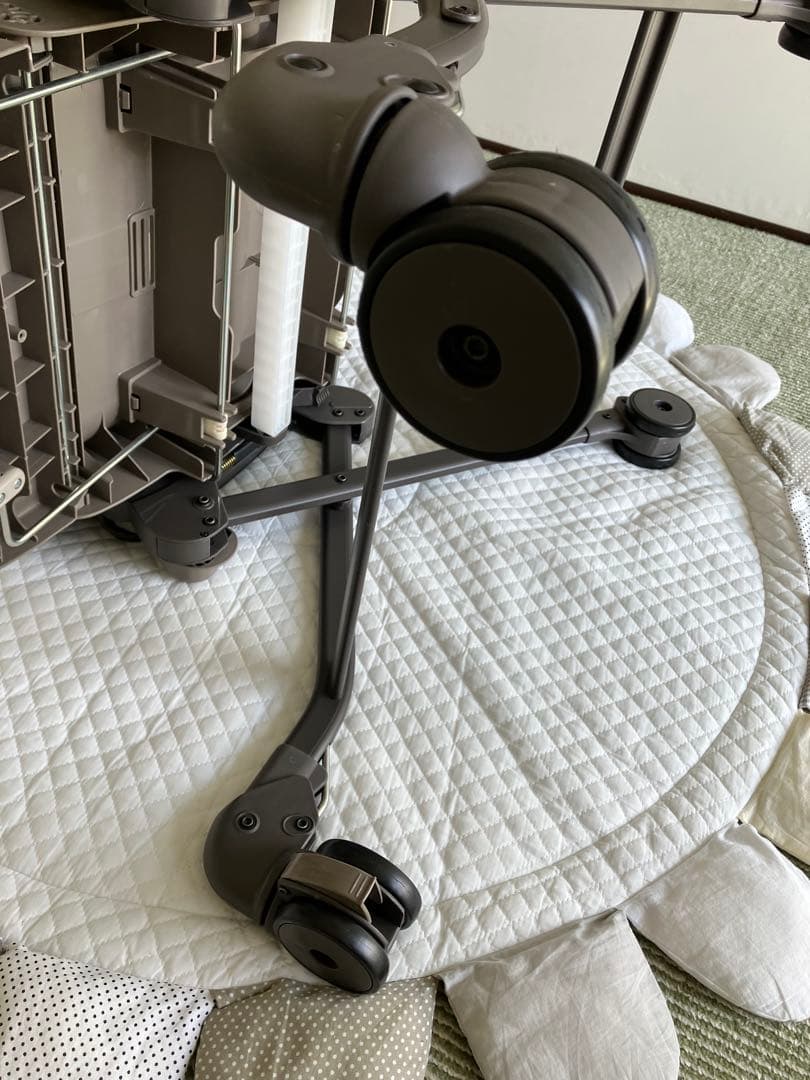 お値下げ！Combi ネムリラ手動スウィングベッド＆ハイローチェア　アカホン限定