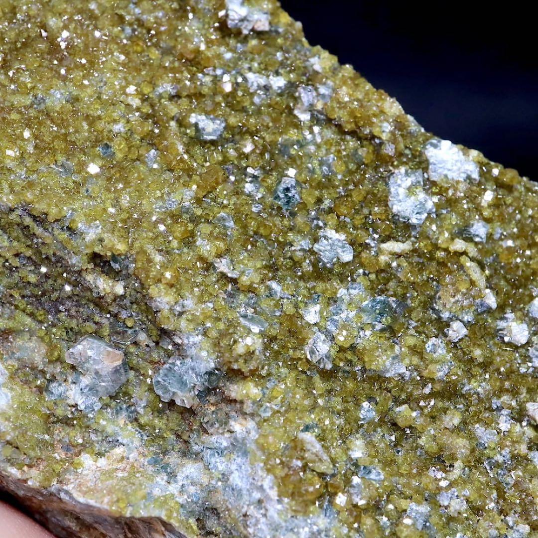 トパゾライト + クリノクロア ガーネット 灰鉄柘榴石 410g AND092