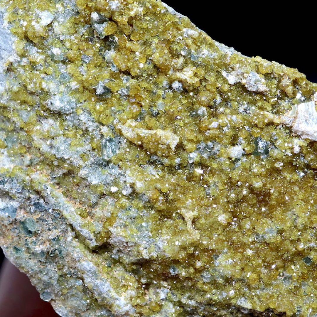 トパゾライト + クリノクロア ガーネット 灰鉄柘榴石 410g AND092