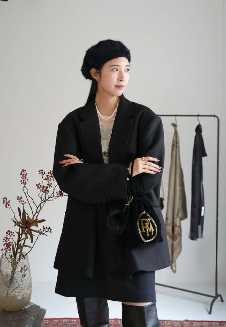 【新品未使用】ピモンテ　刺繍　巾着ポーチ　黒