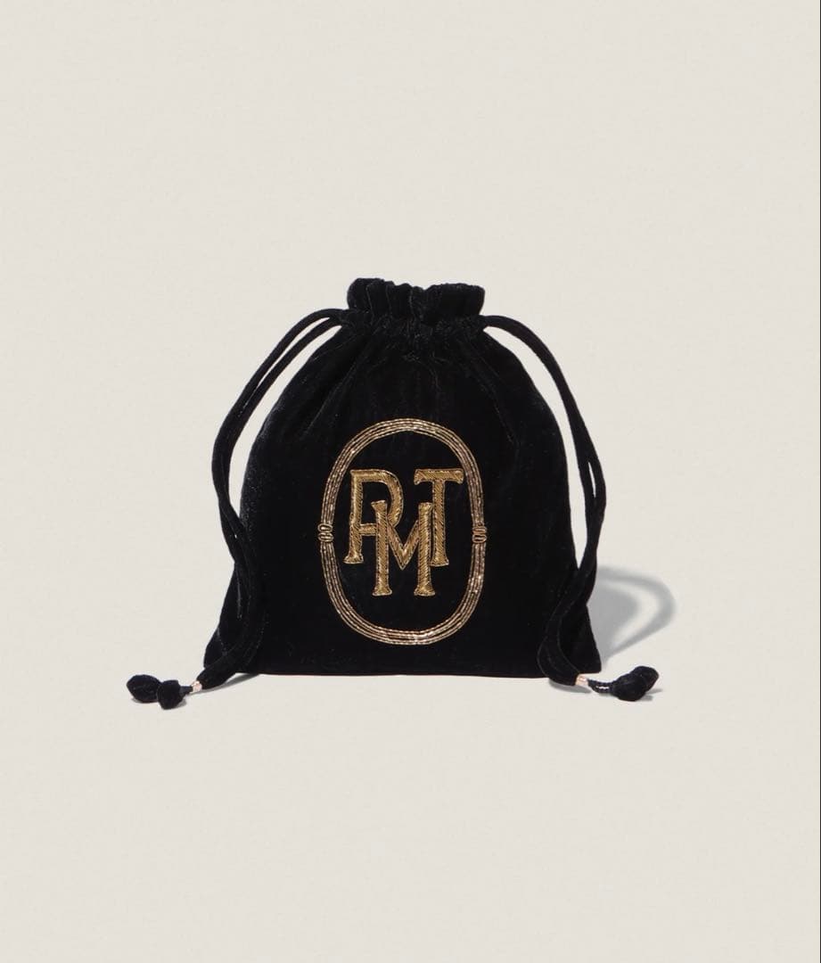 【新品未使用】ピモンテ　刺繍　巾着ポーチ　黒