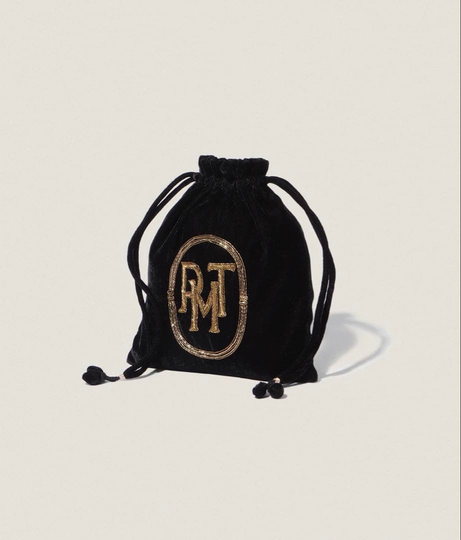 【新品未使用】ピモンテ　刺繍　巾着ポーチ　黒