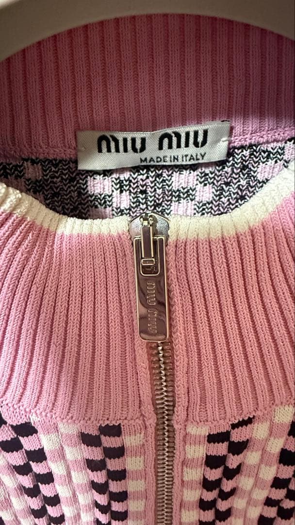 最終価格 ほぼ新品Sサイズ MIU MIU 伸縮性 カーディガン