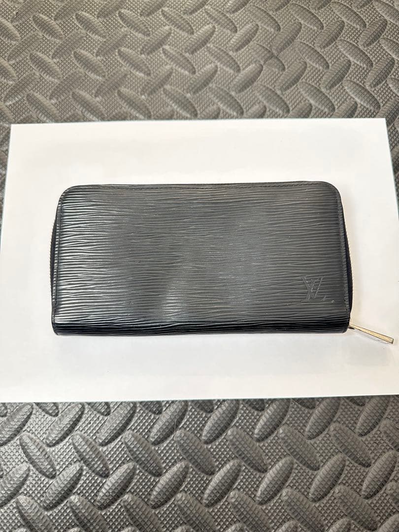 ルイヴィトン　エピ　ジッピーウォレット