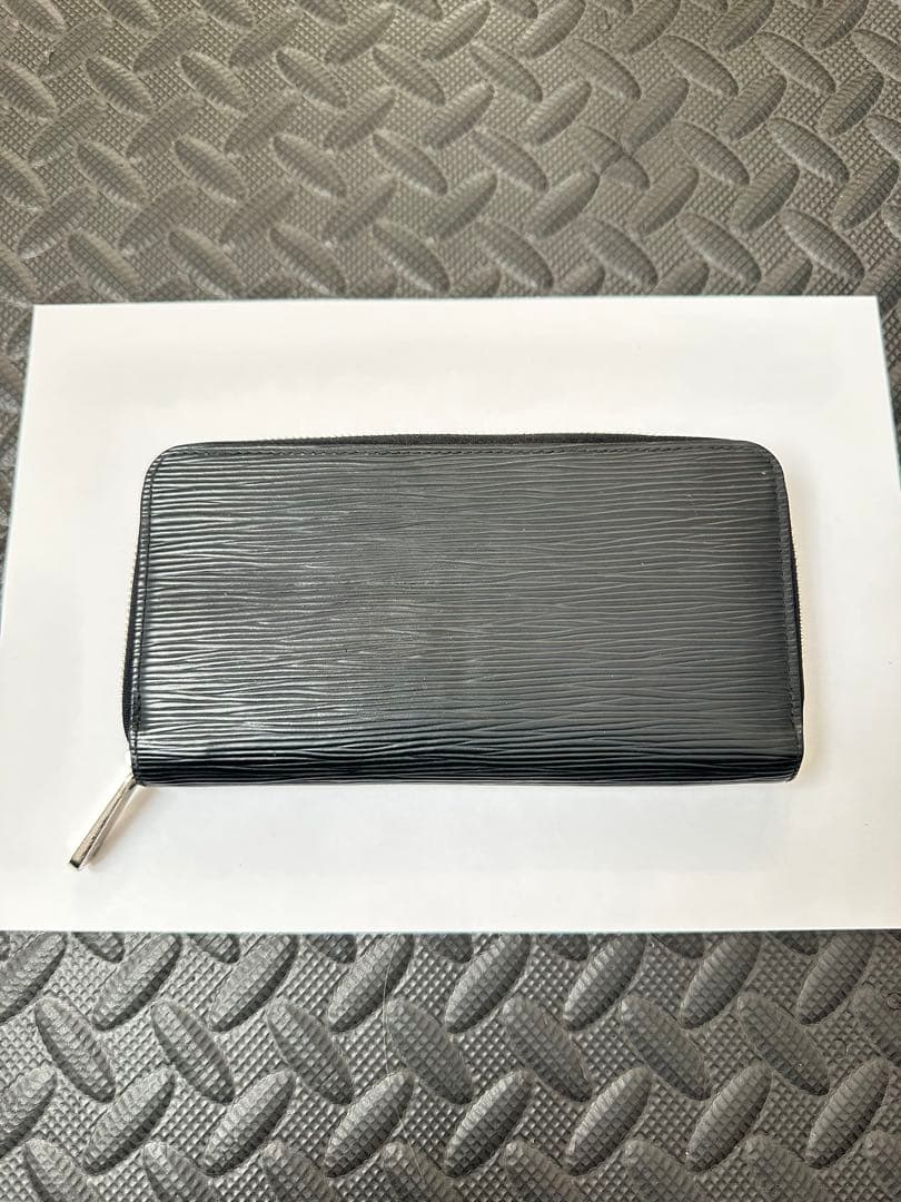 ルイヴィトン　エピ　ジッピーウォレット