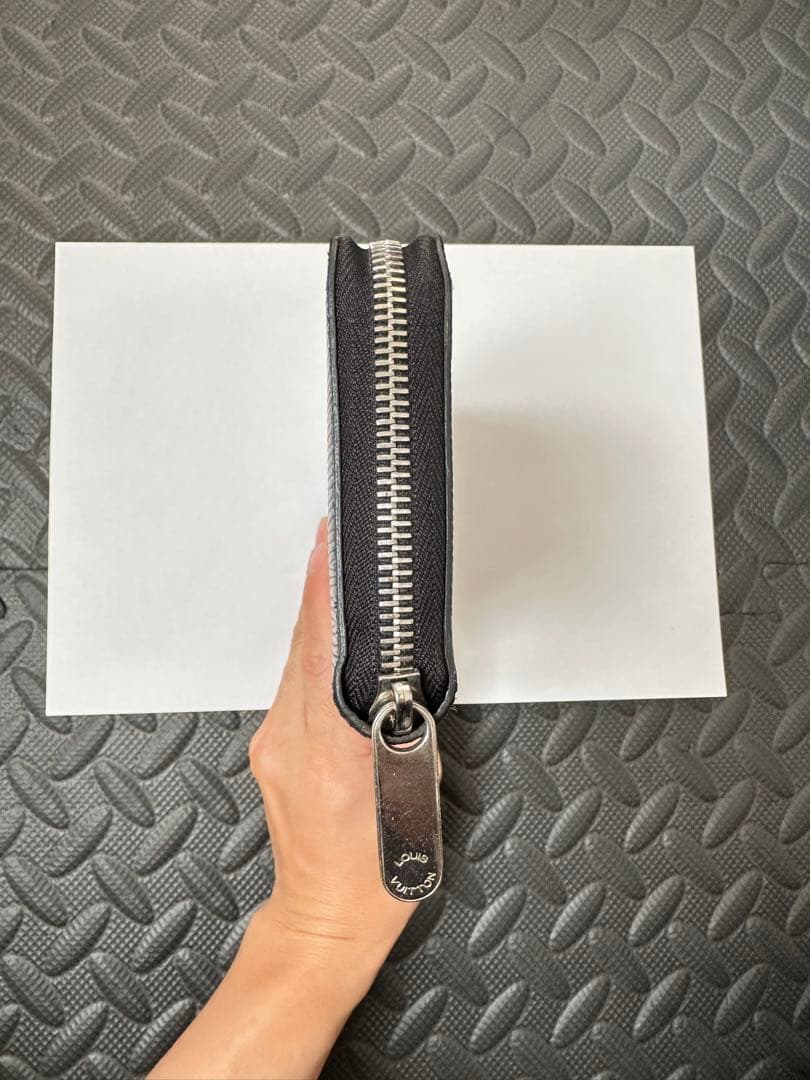 ルイヴィトン　エピ　ジッピーウォレット